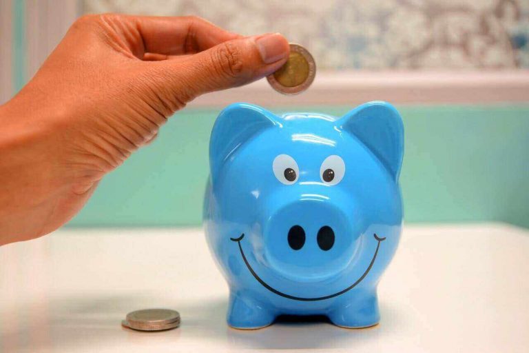 How to Save Money: Practical and Simple Tips for Everyone